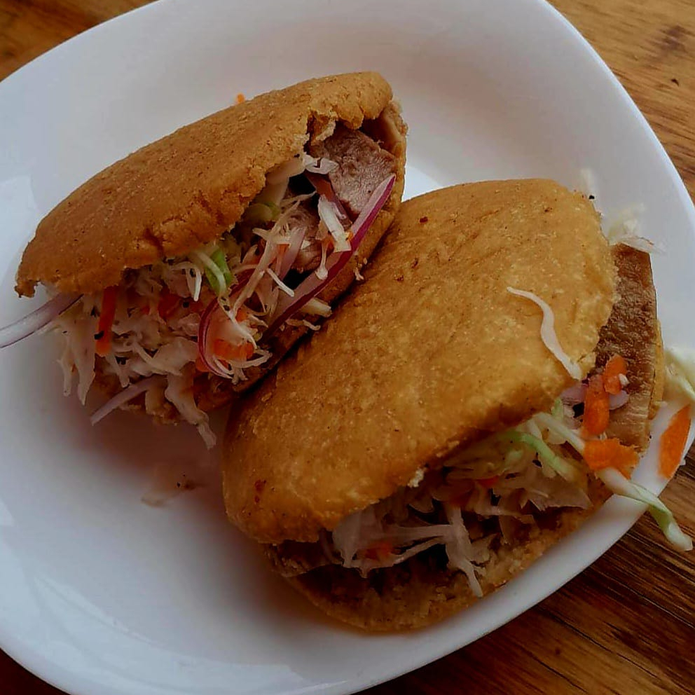GORDITA RELLENA DE CARNITAS