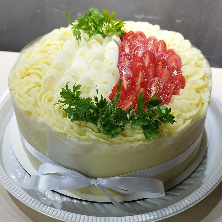 Nossa massa fofinha e aveludada salgada de Bolo na versão salgada com muitooooo, muitoo recheio Especial a escolha do cliente e cobertos com creme de batas e feijão Premium . Tudo isso em tamanho para compartilhar! Um ESPETÁCULO de beleza e sabor!
• Serve 8 a 10 porções. Decoração pode variar.