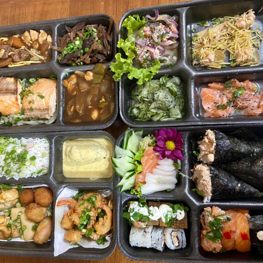 Rodizio especial Entradas: 4 nachos 1 sassake 1 cerviche 1 sunomono Pratos quentes: 2 rolinho de queijo 1 und. Guioza 1 shimeji 1 yakissoba 2 kani queijo 2 bolinho de salmao 2 salmao grelhado 8 camarao alho e oleo 1 frango xadrez pratos frios: 10 und. Sashimi variados 4 uramaki variados 4 niguiri (2 salmao e 2 skin) 2 sushi jhow 4 und. De hot roll 2 mini temaki (1 de salmao cru e 1 de salmao grelhado) sobremesa: 1 banana com mousse de maracuja