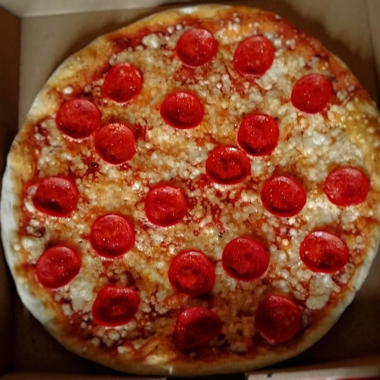 Pizza Peperoni Mediana