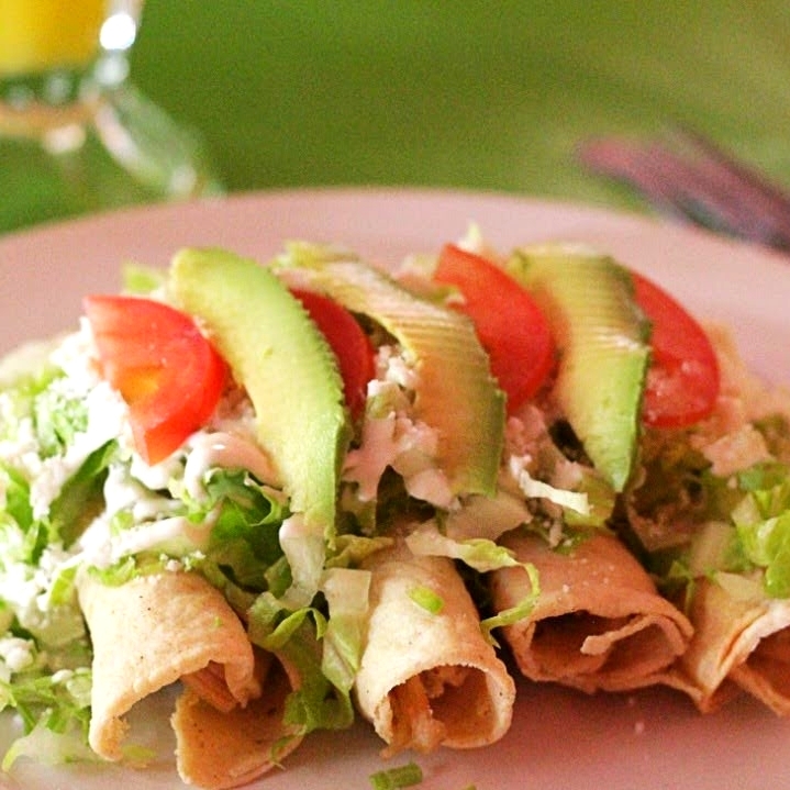 TACOS DORADOS DE POLLO