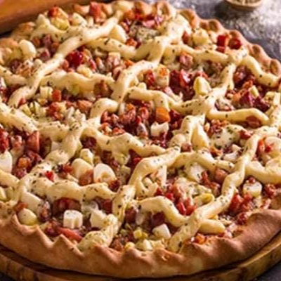 muçarela, molho, bacon, tomate e catupiry ou cheddar