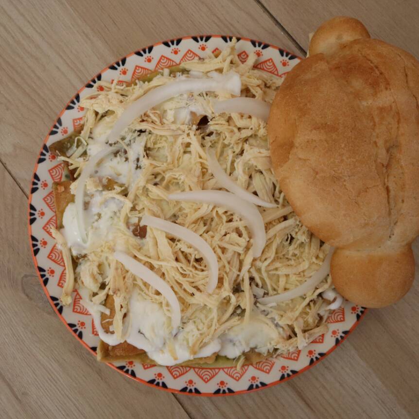 Chilaquiles Rojos con Pollo