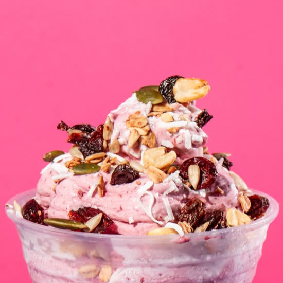 Nieve de Yogurt con Mango y Fresa