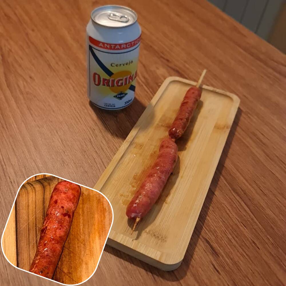 Espeto de linguiça suína (fininha), sem mandioca.