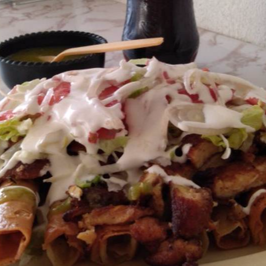 FLAUTAS CON MILANESA DE POLLO
