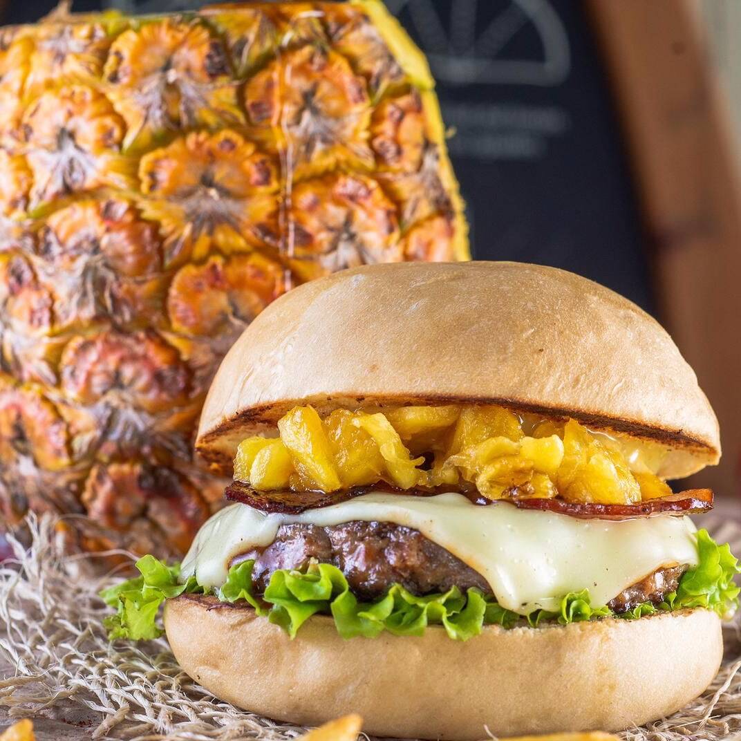 Hawaiana Burger + Papa + Bebida