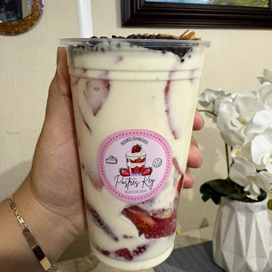 FRESAS CON CREMA GRANDE