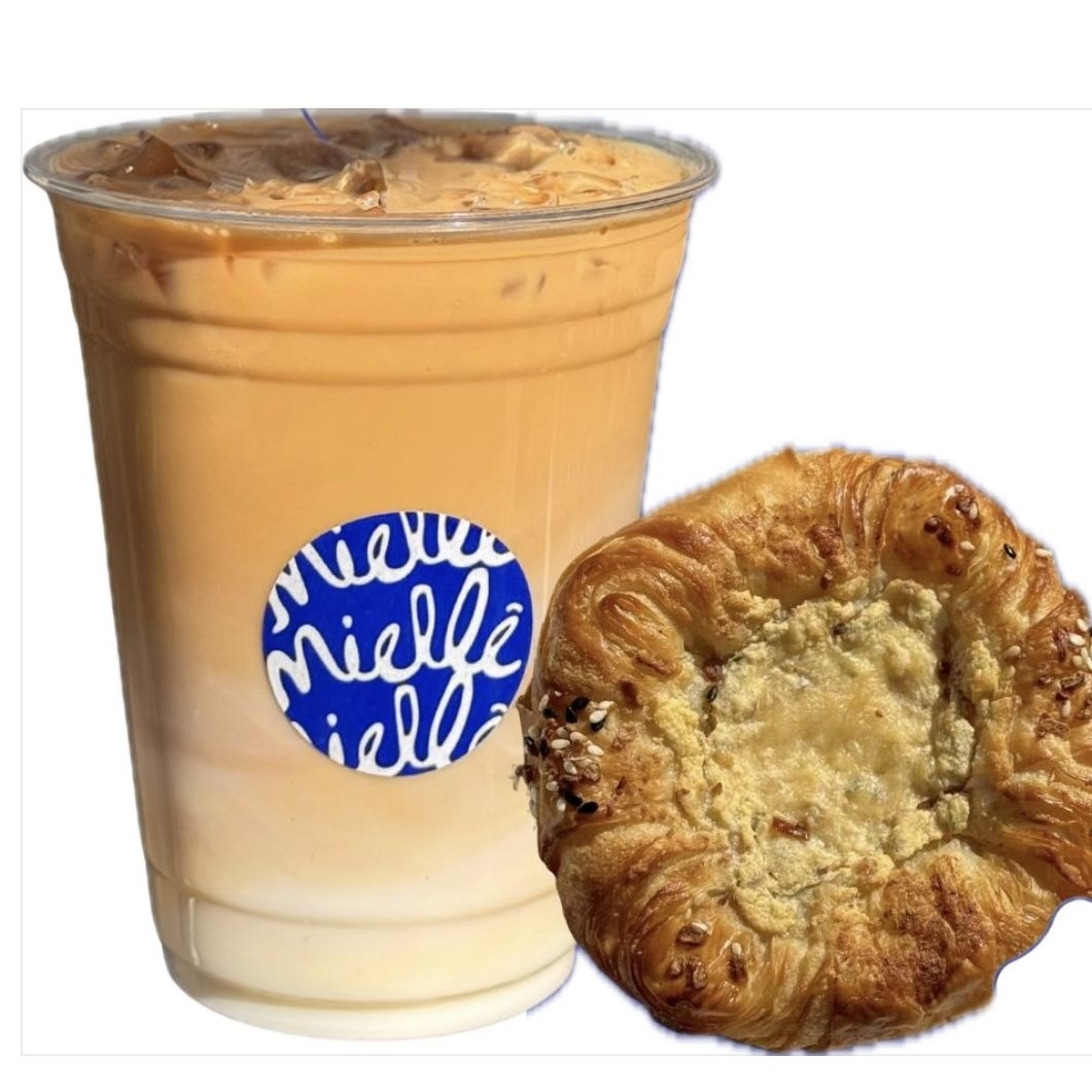 Latte + Croissant Papa & Tocino
