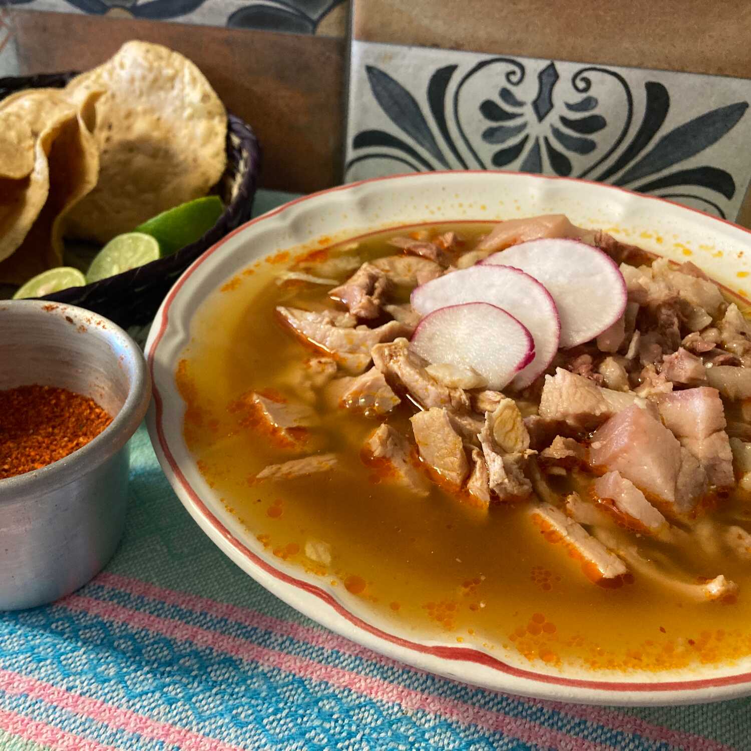 Pozole cabeza con maciza