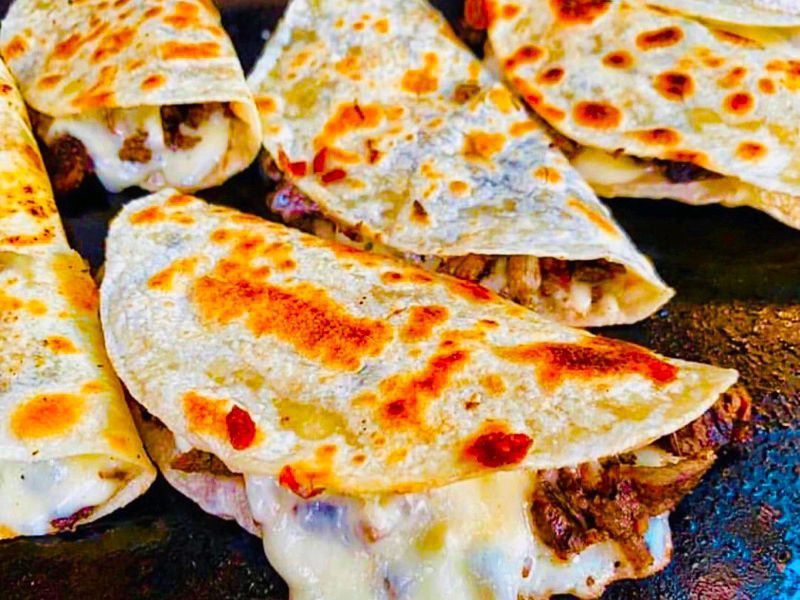 3 Quesadillas-Birria +1Comsome