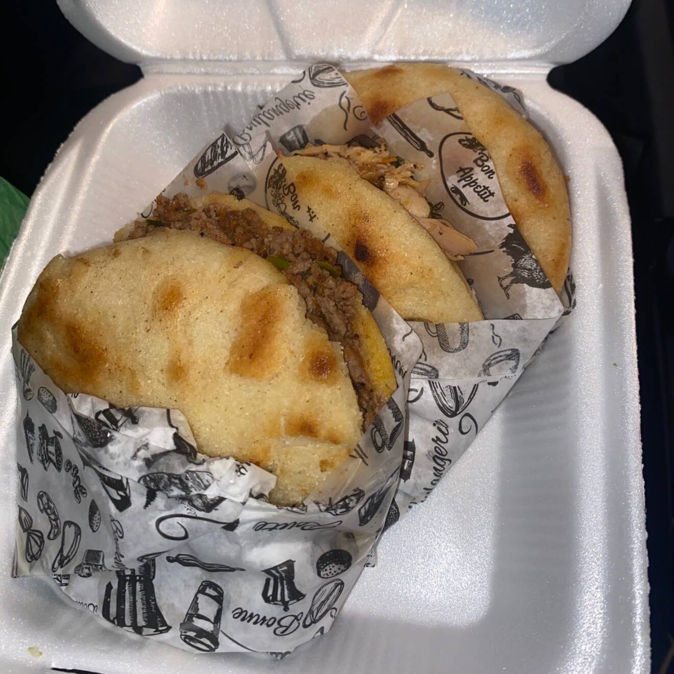 Arepa de Carne Mechada COLOMBIANA