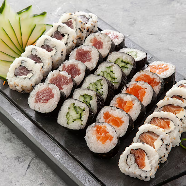 6 Uramaki Salmão 6 Kappa Maki 6 Tekka Maki 6 Uramaki de Atum 6 Salmão Maki