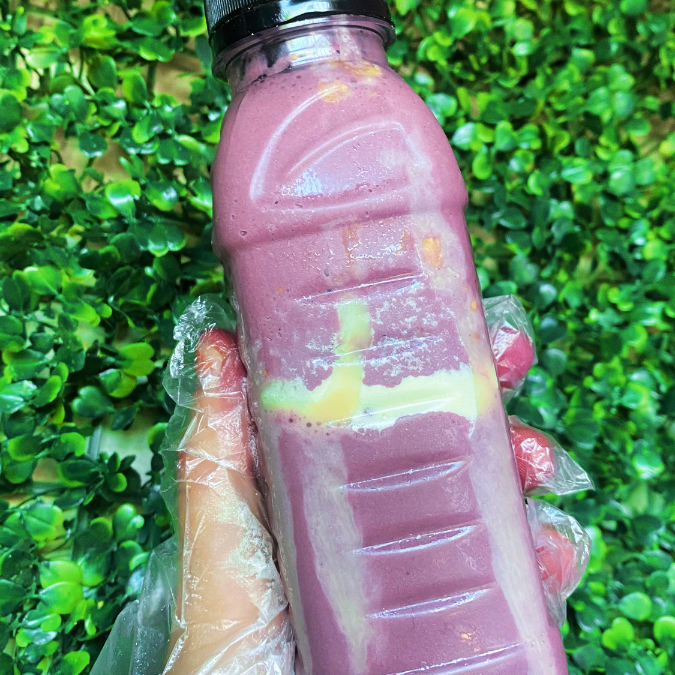 Açaí batido, com camadas de leite em po, paçoca e leite condensado