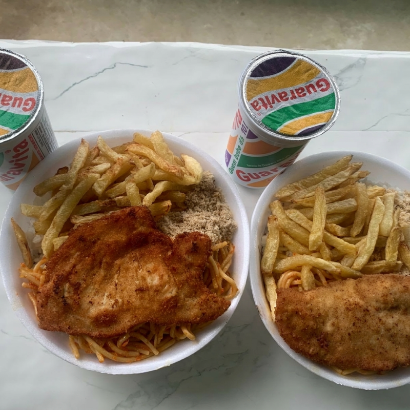 Duas marmitas com Arroz,Feijão,macarrão e farofa