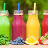 Delicioso suco para ajudar na sua recuperação. Colocamos água de coco, abacaxi, maçã, couve, limão , gengibre e hortelã na garrafinha para você desfrutar.