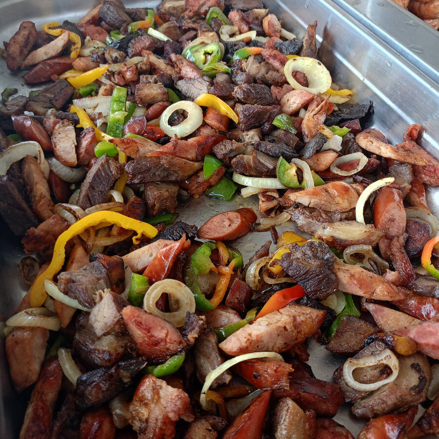 Acompanhamento arroz, feijão, Macarrão, salada e farofa