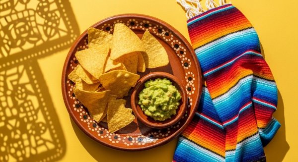 Totopos + Salsa a elección