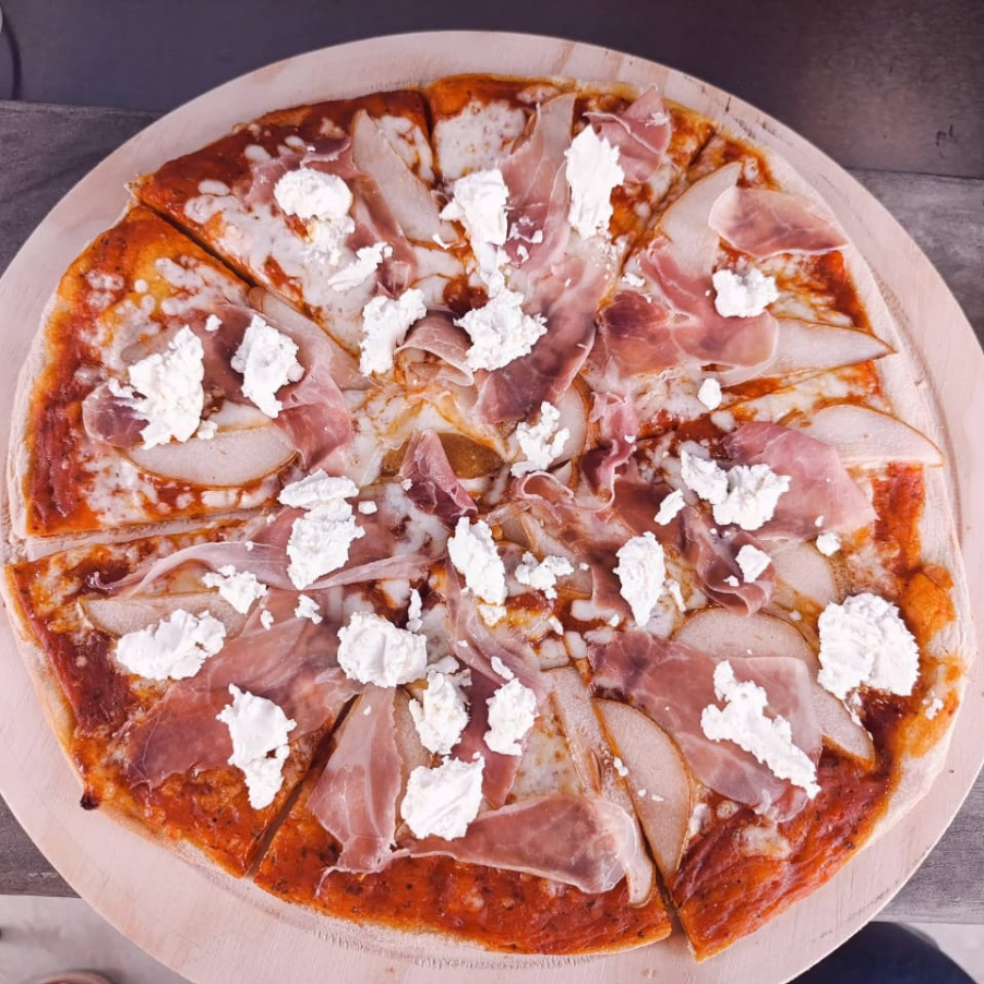 Pizza Jamon Serrano, Pera y Queso de Cabra
