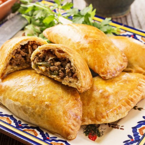 Empanada de Rajas con Crema y Queso