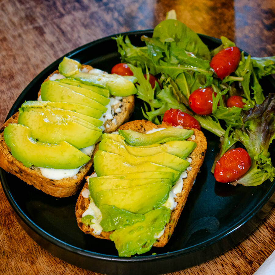 Tostadas de Aguacate
