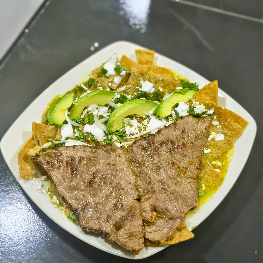Chilaquiles con Bistec