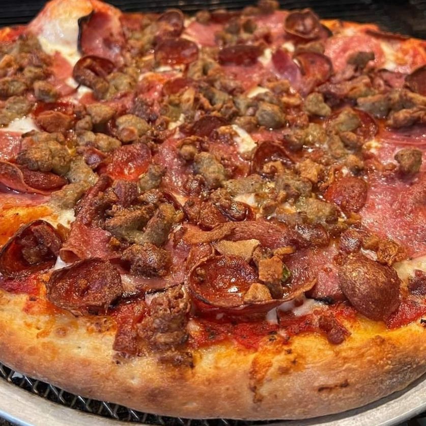 Pizza carnívora grande "14 pulgadas,"12 rebanadas.