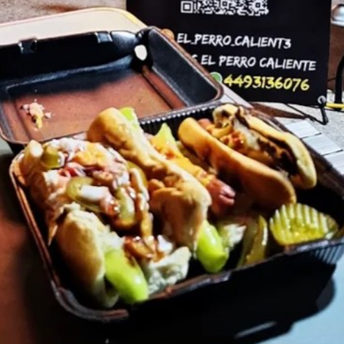 1 Perro Enchilado, 1 Perro Costco y 1 Perro de Res