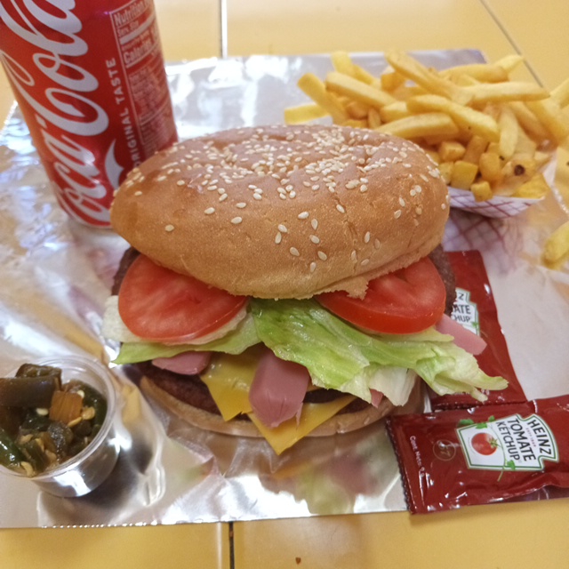 Combo Hamburguesa Sencilla con Winnie