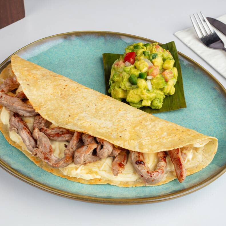 QUESADILLA CON CECINA