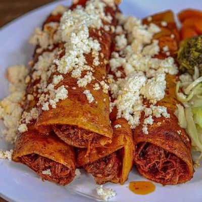 Tacos Rojos con Carne
