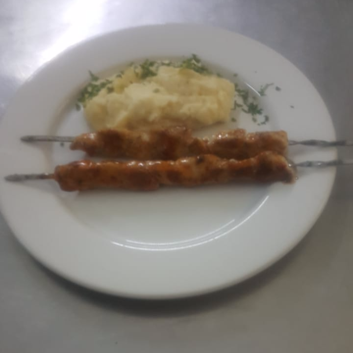 Brocheta de Pollo con Puré de Papa