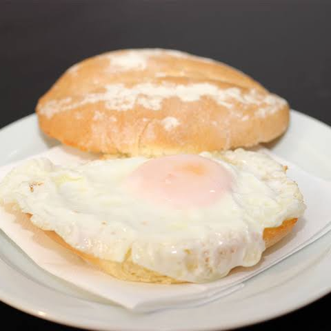 Pan con Huevo