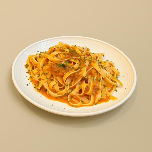 Fettuccine no tradicional e intenso molho marinara.