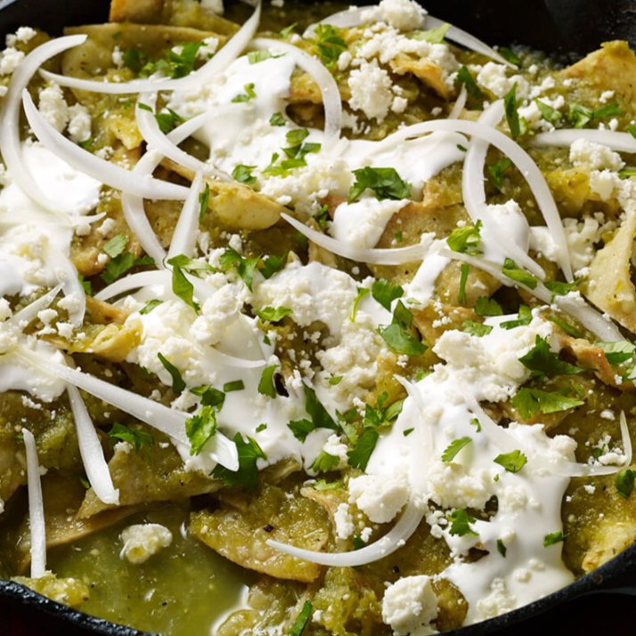 CHILAQUILES VERDES CON POLLO