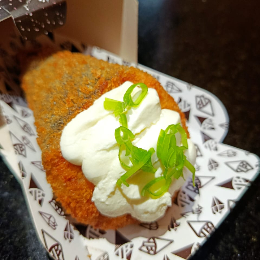 Temaki recheado com salmão grelhado