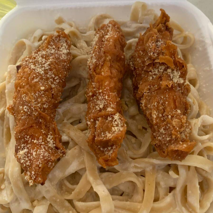 Fettuccine Alfredo con Boneless