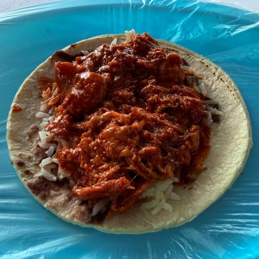 Taco de Chicharrón Prensado en Salsa de Guajillo