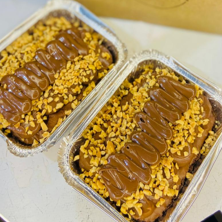 2 Brownies crocantes por fora e super molhadinhos por dentro pra você aproveitar em dose dupla! Escolha os sabores e aproveite!