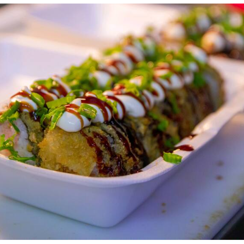 Delicie-se com nosso kit de 20 unidades de Hotroll Tradicional de Salmão Grelhado! Acompanha 2 molhos Shoyo, 2 molhos Tarê e 1 hashi, tornando sua refeição ainda mais especial. Uma explosão de sabor em cada mordida!