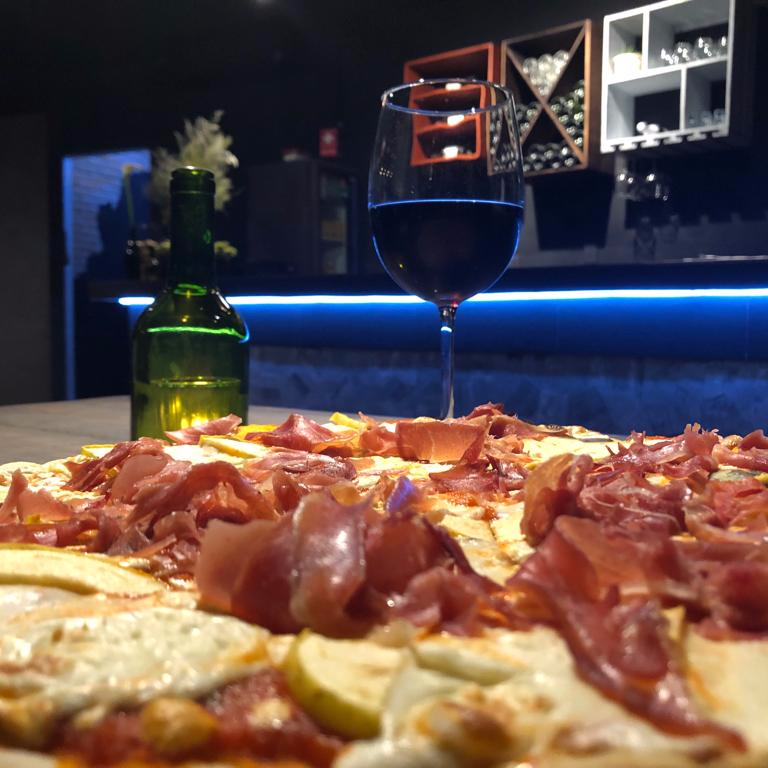 Pizza a la leña Familiar Sapore