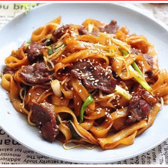 Sa Ho Fan Seco con carne de res y vegetales