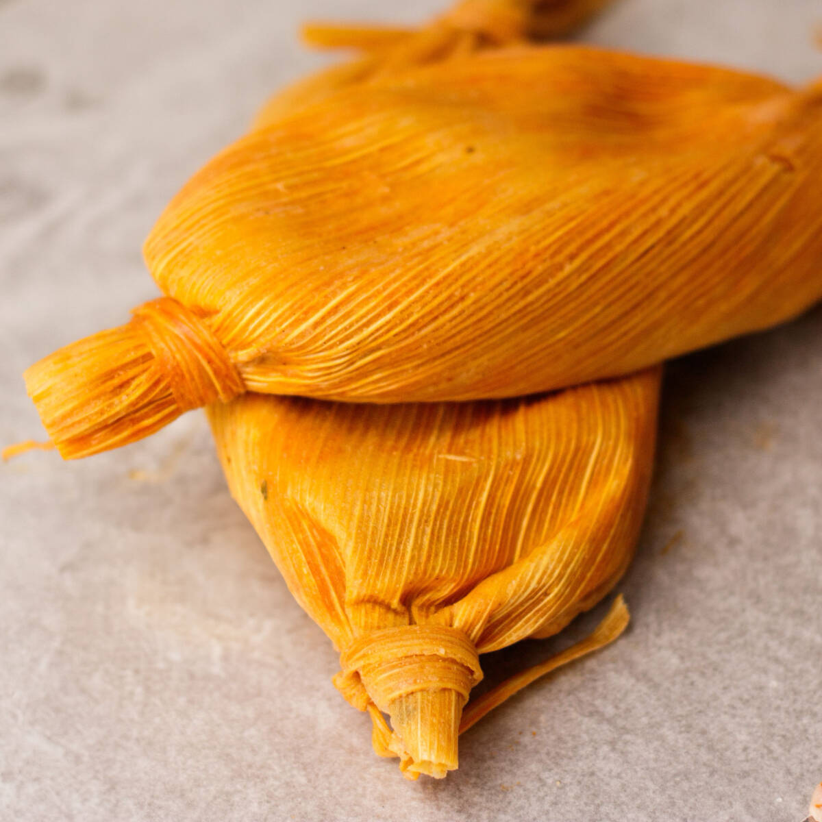 Tamal de Res en Salsa Roja