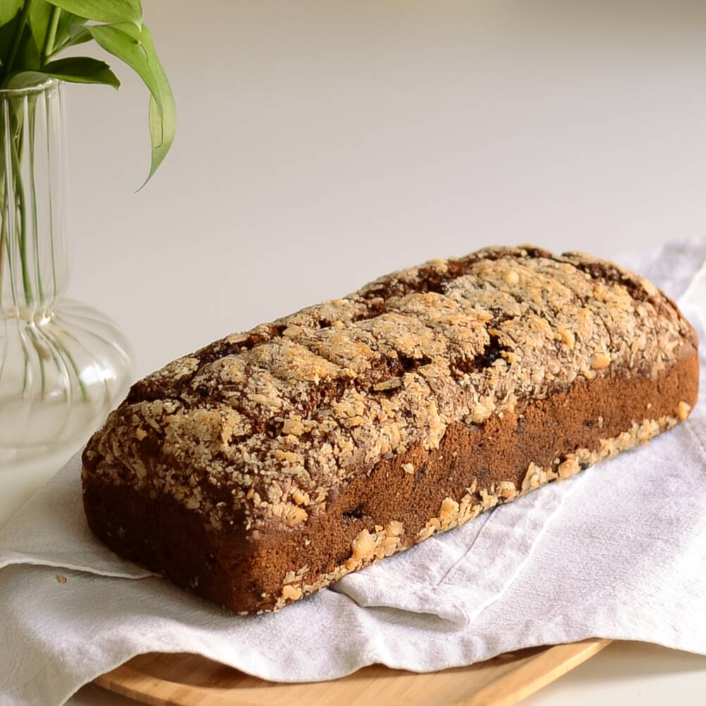 Nosso aclamado banana bread agora vendido inteiro, com 10 fatias! Simmmm... Vocês venceram! 1kg dessa perfeição. Banana com chocolate meio amargo, óleo de canola, açúcar demerara e castanhas do pará. Contém glúten. Produto vegano.