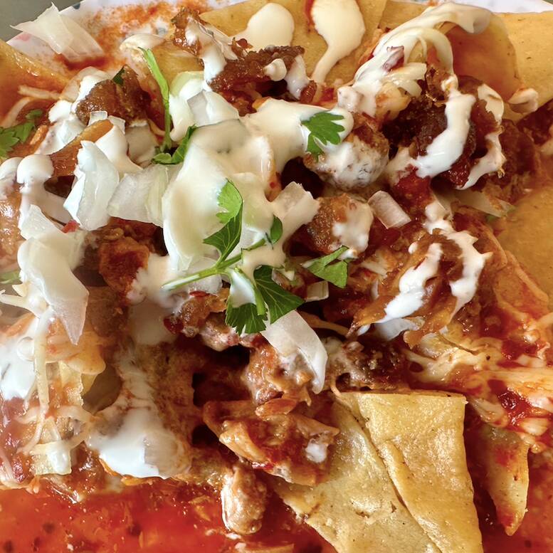 Chilaquiles Chicharrón Prensado Rojo